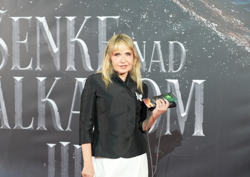 Seks simbol bivše države i danas plijeni pažnju: Anica Dobra blistala na predstavljanju 'Senki nad Balkanom'