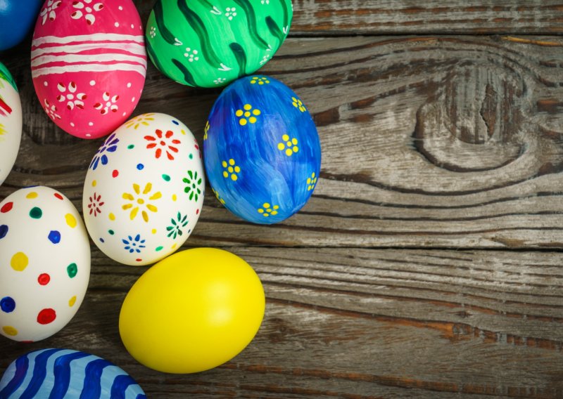 Zaboravite ocat: Ovaj jeftini sastojak tajna je savršeno obojenih uskrsnih jaja