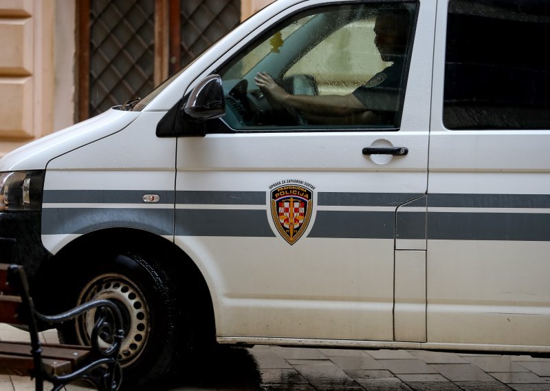 Optužen direktor koji je izvukao 1,7 milijuna eura iz tvrtke i varao kupce modularnih kuća