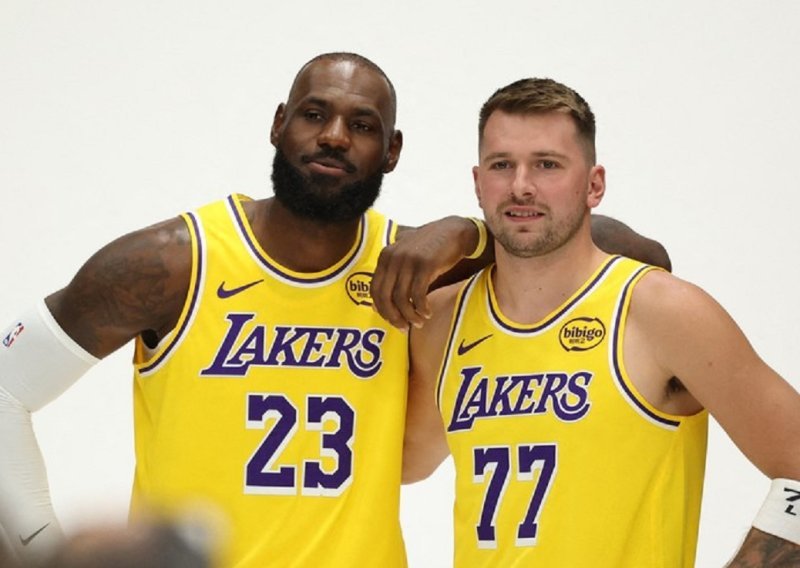 Luka Dončić razbio Houston, a LeBron James ispisao povijest; zajedno su zabili 70 koševa