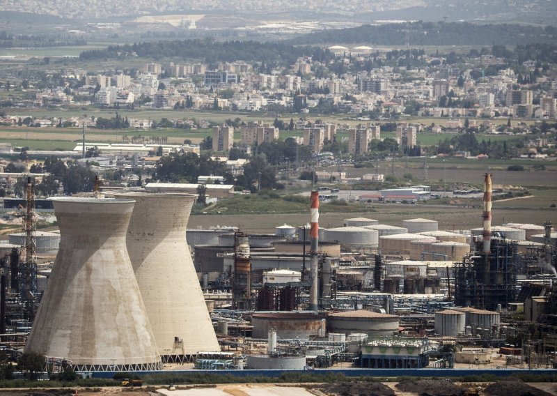 SAD tvrdi da je uništio tvornicu balističkih projektila; Iran pogodio rafineriju u Haifi