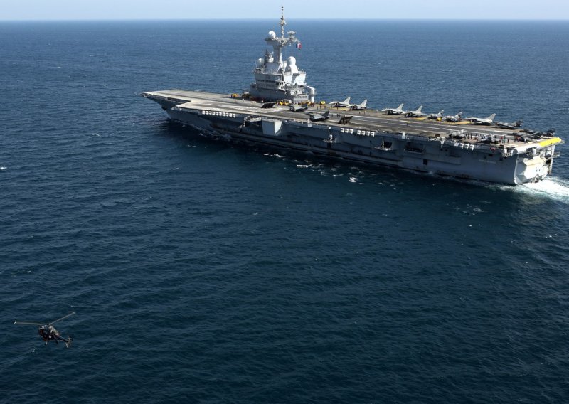 Skandal u Francuskoj: Mornar trčanjem po palubi otkrio tajnu lokaciju nosača zrakoplova