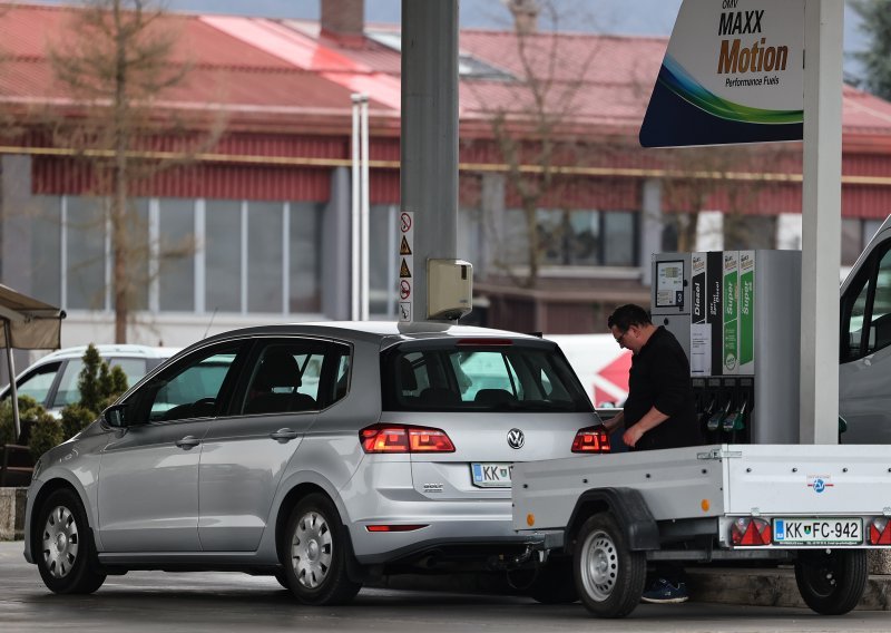 Kaos na pumpama u Sloveniji: Cijene na autocestama eksplodirale, razlike i do 36 centi po litri!