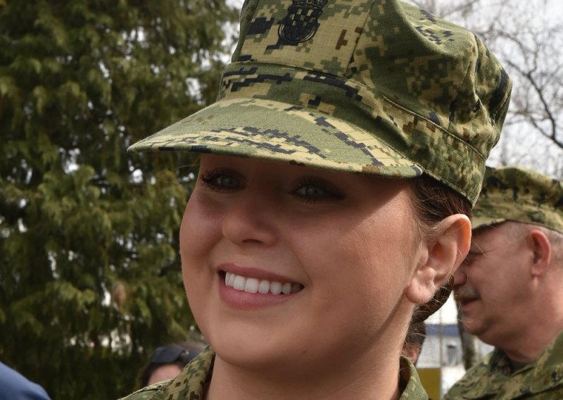 Ovako izgleda Thompsonova kći u vojnoj uniformi