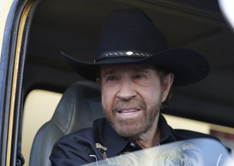 Chuck Norris iza sebe je ostavio petero djece, dva braka i život veći od filmskog mita