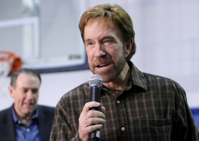 Ove riječi rekle su sve o Chucku Norrisu: Ovako su se od njega oprostili sin i kćer