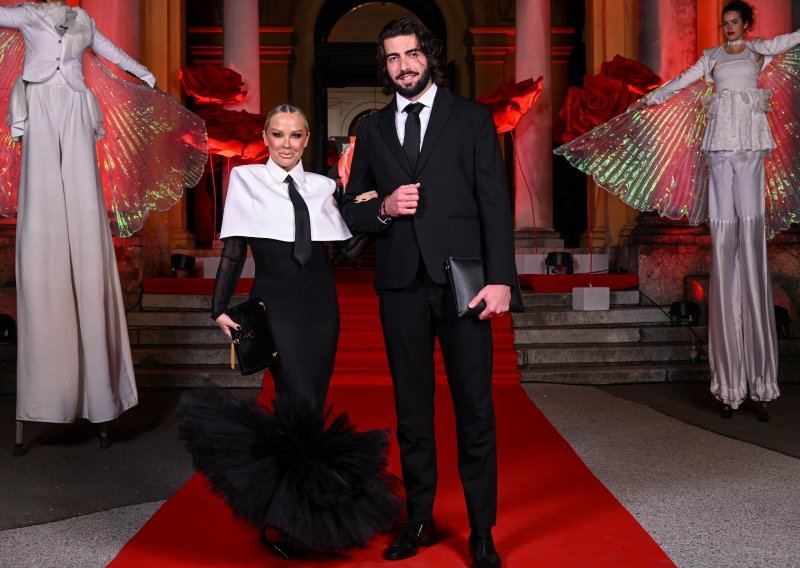 Maja u hokejaškoj opremi, a Šime s torbicom; ovo je bio modni korov usred Večernjakove ruže