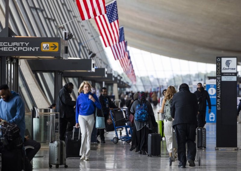 United Airlines otkazuje pet posto letova, otkrili razlog