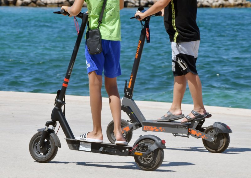 Italija uvodi tablice i osiguranje za električne romobile: Kazne idu do 400 eura