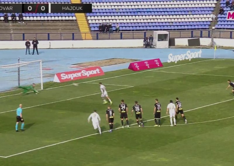 Pogledajte kako to rade najveći majstori! Hajduk je dobio penal, a loptu je uzeo Marko Livaja...