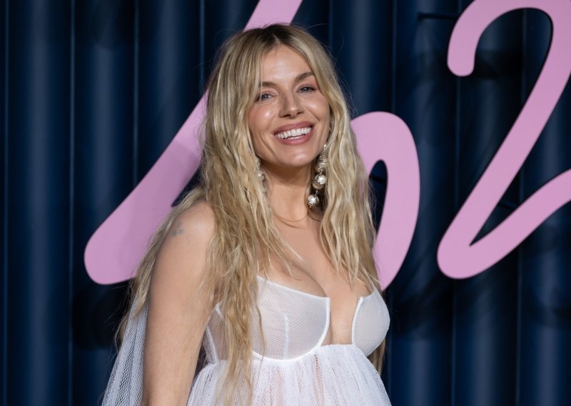 Sienna Miller vratila se na Instagram nakon osam godina i pokazala trudnički trbuh