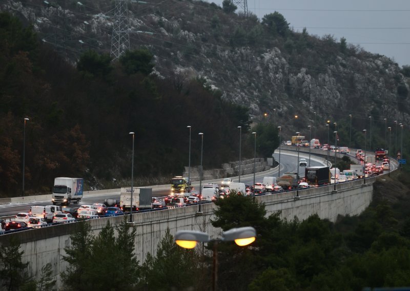 Vozači ogorčeni: Satima u koloni do Splita