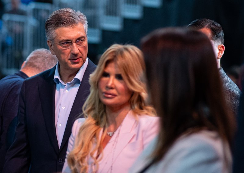 Nije nosila bijelo: Nika Perenčević iznenadila u vjenčanici koja je nešto posebno