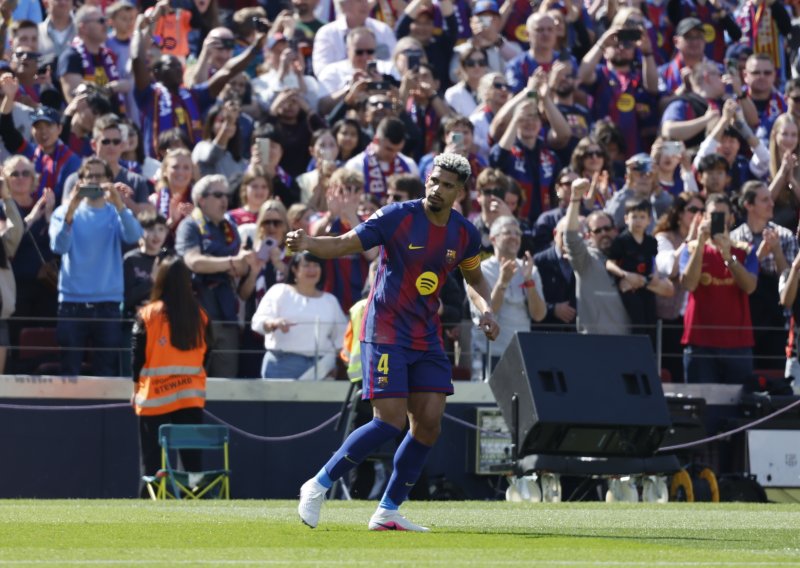 Barca uz puno sreće do teške pobjede i do +7 ispred Reala