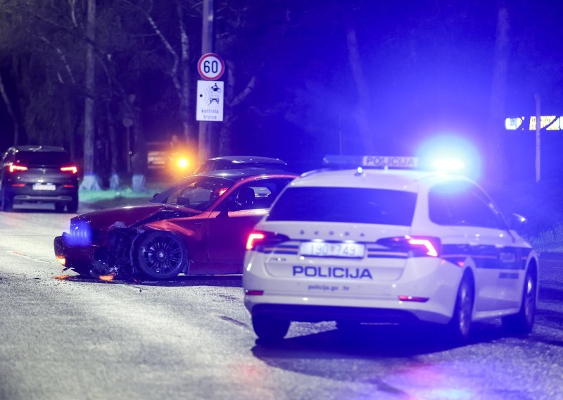 Skupocjenim BMW-om zabio se u tramvajsku stanicu u centru Zagreba: Hitna odvezla dvije osobe