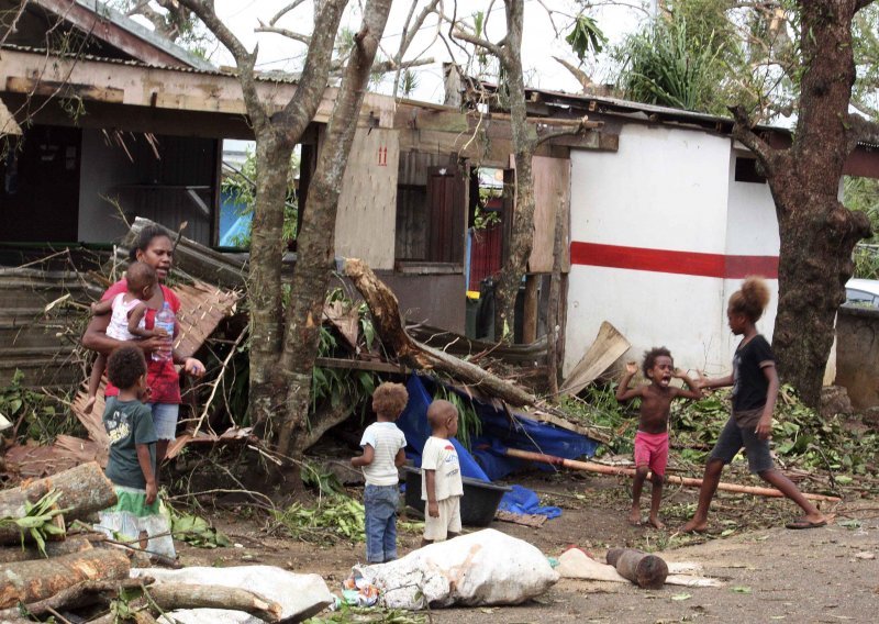 Na Vanuatu počela pristizati pomoć nakon uragana Pam