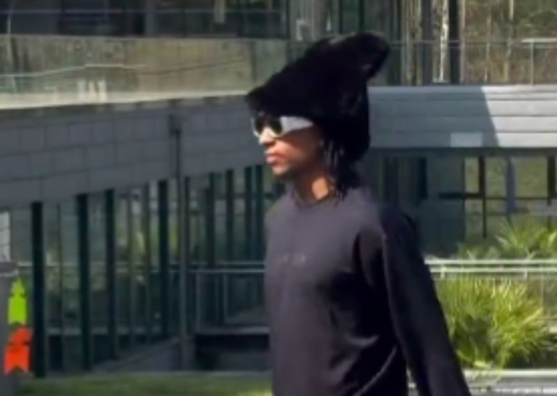 Internet bruji o zvijezdi Francuske: Pogledajte u čemu je stigao na okupljanje reprezentacije