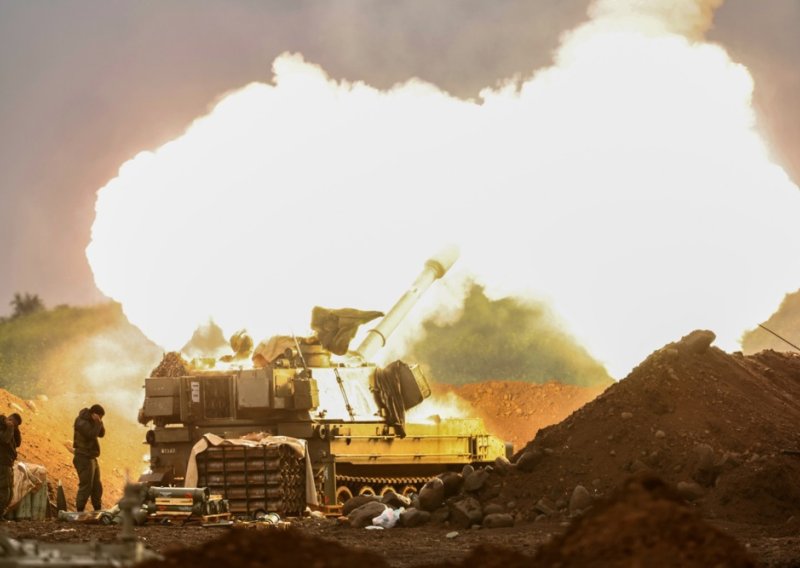 Trump odgađa napade na Iran, kaže da je na vidiku 'potpuno rješenje'; Izrael napada 'srce Teherana'