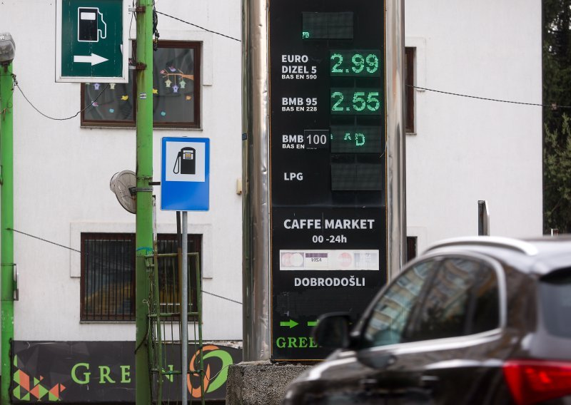 U susjedstvu gorivo i dalje po punoj cijeni: Političari se posvadili oko trošarina