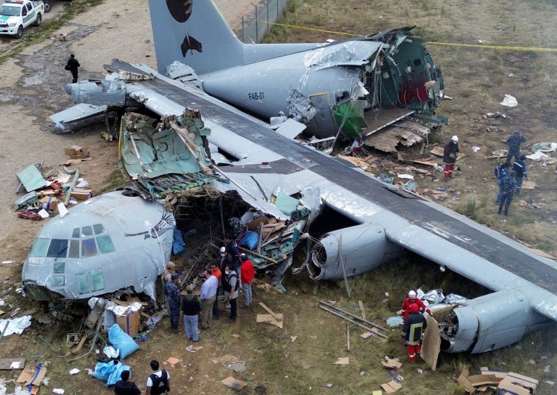 Vojni avion s 110 vojnika srušio se u Kolumbiji, nepoznat broj žrtava