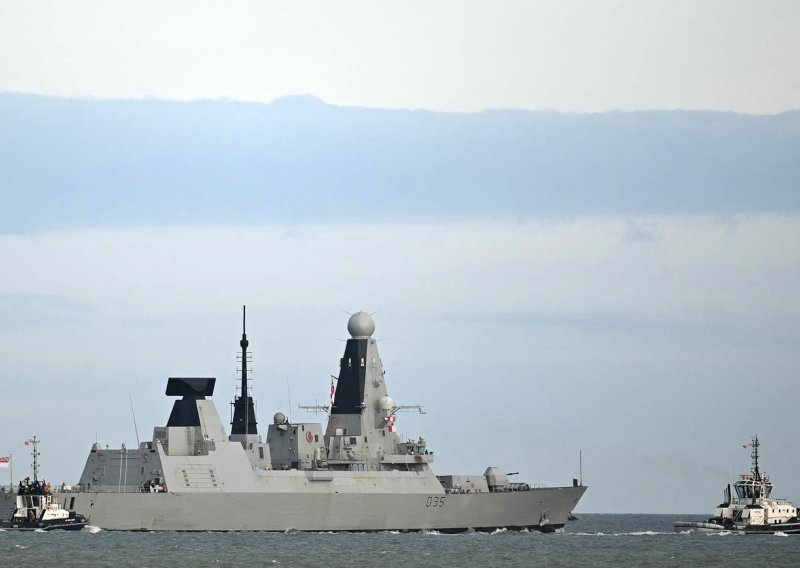 Bolje ikad nego nikad: Britanski razarač konačno stigao do Cipra