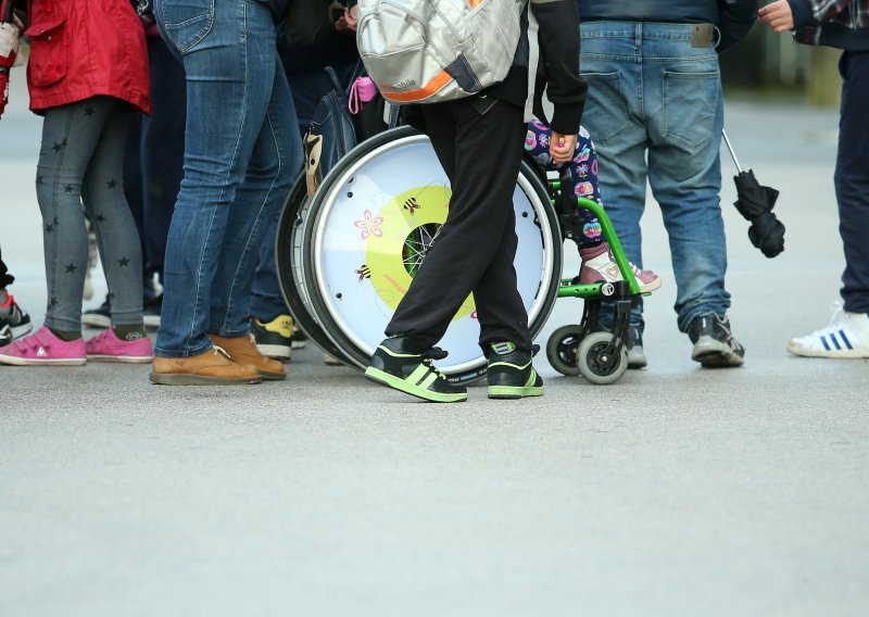 Grad Drniš uveo jednokratnu naknadu za roditelje njegovatelje