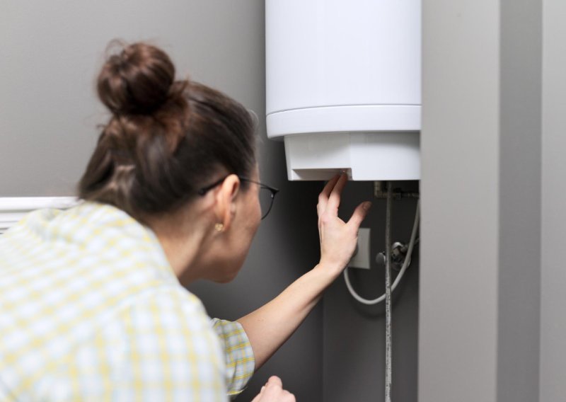 Treba li gasiti bojler kada se tuširamo? Stručnjaci razbili najveći mit