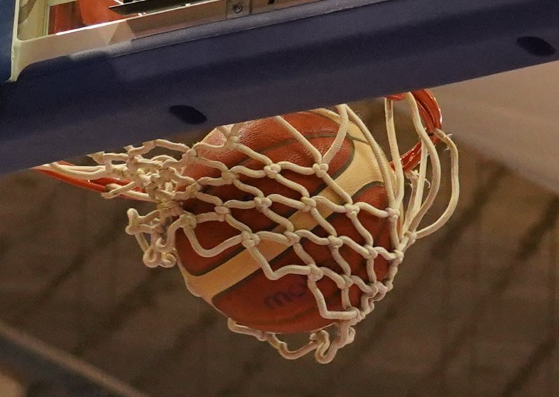 S 49 godina ubacio 106 poena i pogodio 33 trice na jednoj utakmici