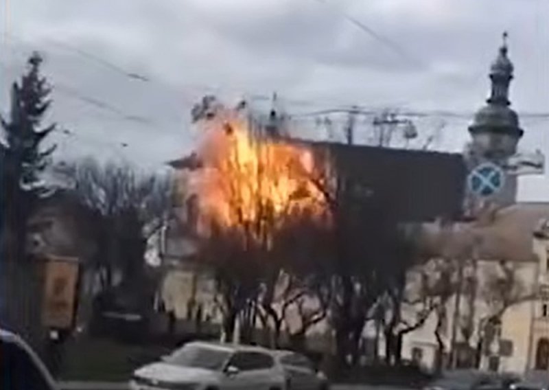 Pogledajte kako su Rusi iranskim dronom uništili crkvu u Lavovu pod zaštitom UNESCO-a