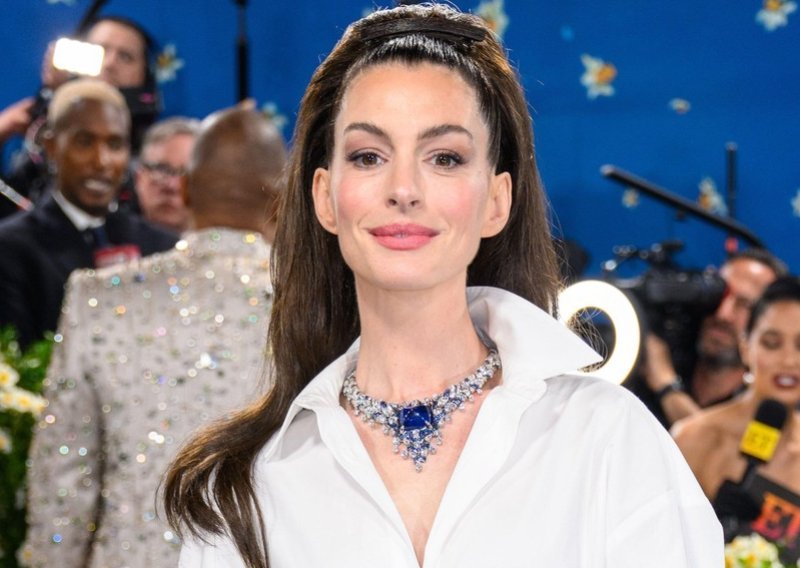 Ogrlica Anne Hathaway zasjenila je sve ostalo, izrađivala se čak 1200 sati