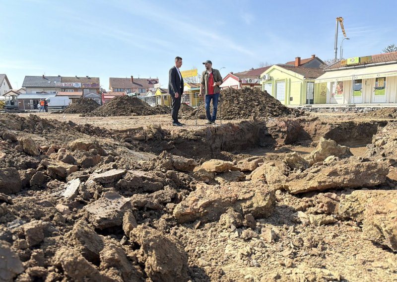 Novo arheološko otkriće u Vinkovcima: Na mjestu tržnice osvanuli grobovi