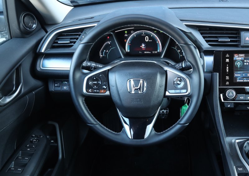 Što će se dogoditi s automobilom ako u vožnji ostanete bez goriva?