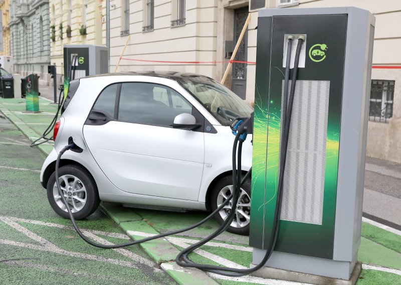 Isplati li se električnim autom na autocestu? Test otkrio pravo stanje