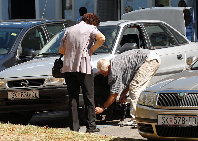 Probušenu gumu ne treba odmah baciti: Stručnjaci otkrivaju kada se može spasiti