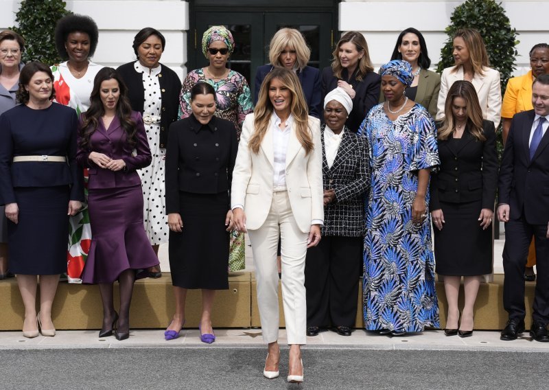 Zaboravite na 'staru' Melaniju Trump: Moćna odijela bira s razlogom, a ovim je jasno potvrdila svoju ulogu