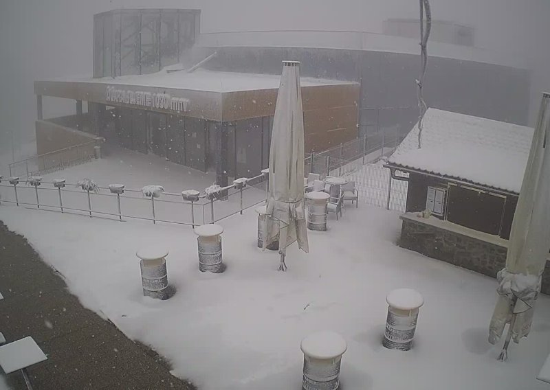 VIDEO Snijeg zabijelio Sljeme, a zimska idila snimljena je i na Žumberku