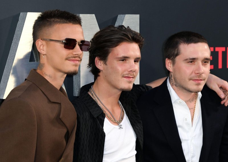 Cruz Beckham se 'slomio' na pozornici pjevajući pjesmu o 'usamljenom dječaku'