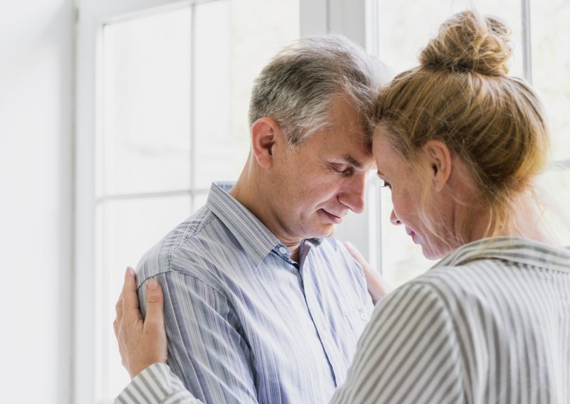 Diskretni znakovi Alzheimerove bolesti koje je lako previdjeti