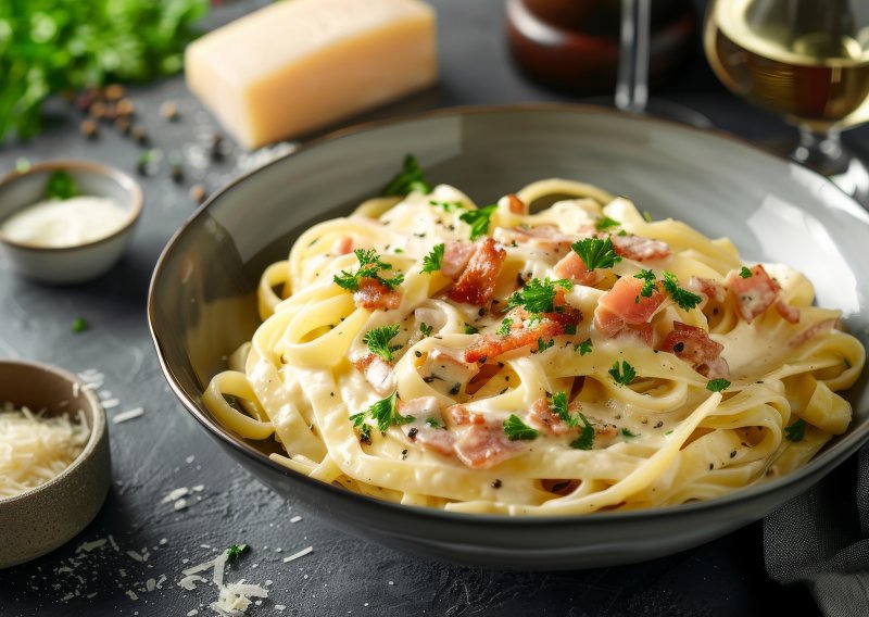 Ovo je najlakša carbonara kod kuće, gotova za manje od 30 minuta
