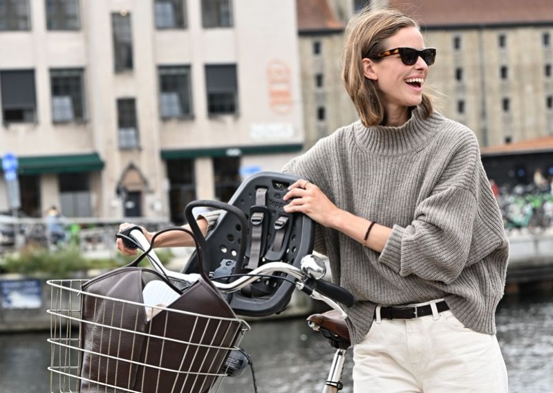 Ove hlače iz H&M-a vizualno izdužuju noge kao malo koje, a posebni detalji čine ih neodoljivima