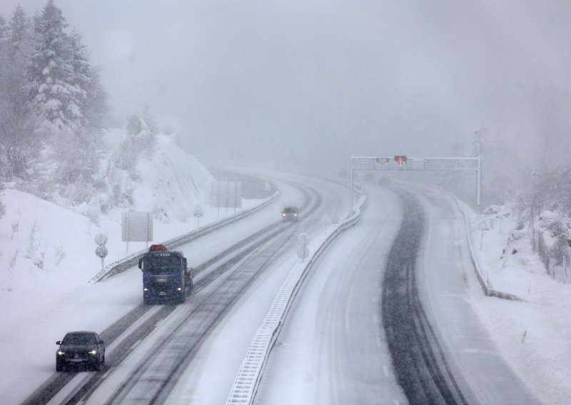 Autocesta pod snijegom: Evo 10 savjeta njemačkog ADAC-a kako voziti u zimskim uvjetima