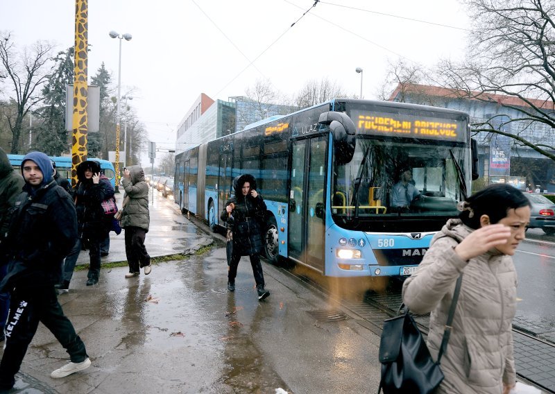 Olujni vjetar paralizirao ZET: Evo koje tramvajske i autobusne linije prometuju i gdje