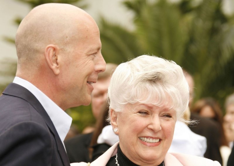 Majka Brucea Willisa i sa 90 volontira u policiji: 'Ona je ovdje ikona'