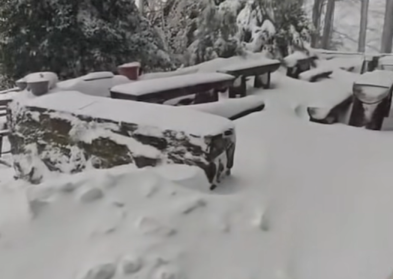 VIDEO Mećava na Sljemenu, nema struje na Medvednici, dio ljudi odsječen