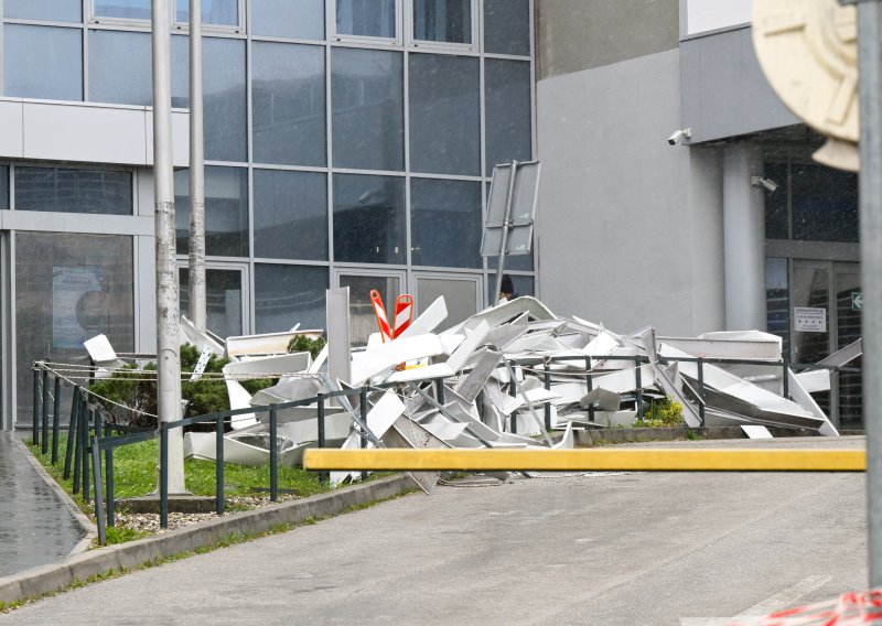 Snimljeno urušavanje nadstrešnice KBC-a Rebro: 'Ispod su bili roditelji s djetetom. Kad su se maknuli, sve se srušilo'