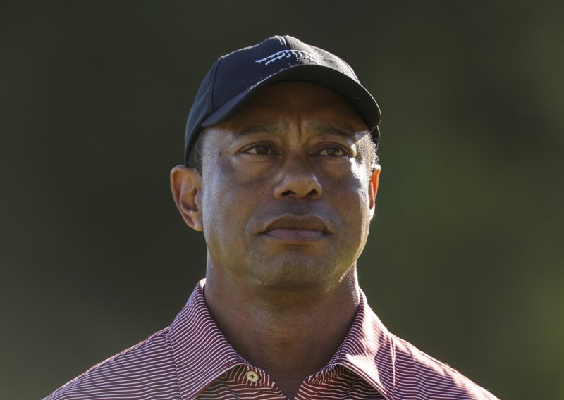 Tiger Woods sudjelovao u teškoj prometnoj nesreći! Auto mu se prevrnuo