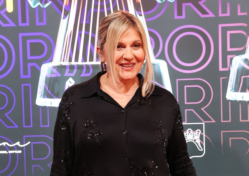 Novo pojavljivanje Nives Ivanković: Glumačka diva osvojila crveni tepih Porina