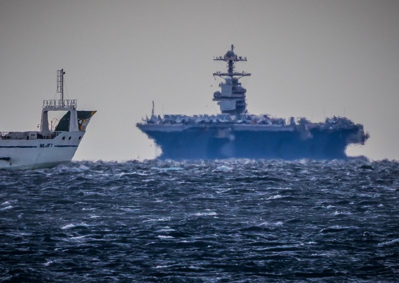 Što se krije iza dolaska nosača u Split? Strani mediji pišu o požaru i problemima