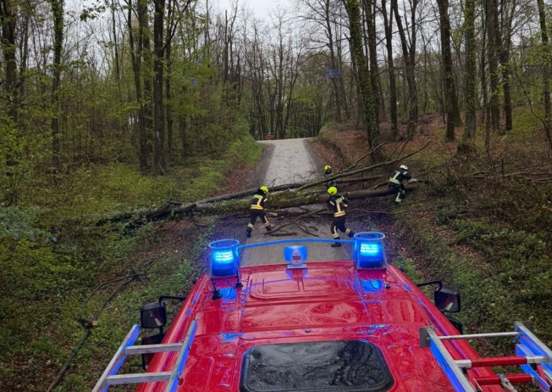 Sanacija posljedica nevremena još u tijeku, u Zagreb stigla i vatrogasna pojačanja