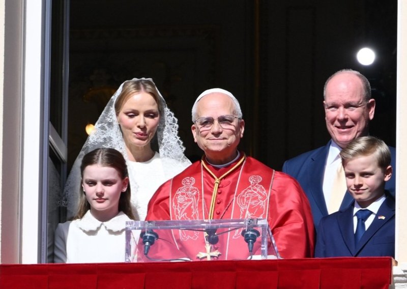 Princeza Charlene i princ Albert u povijesnom danu: Papa Lav stigao u Monako
